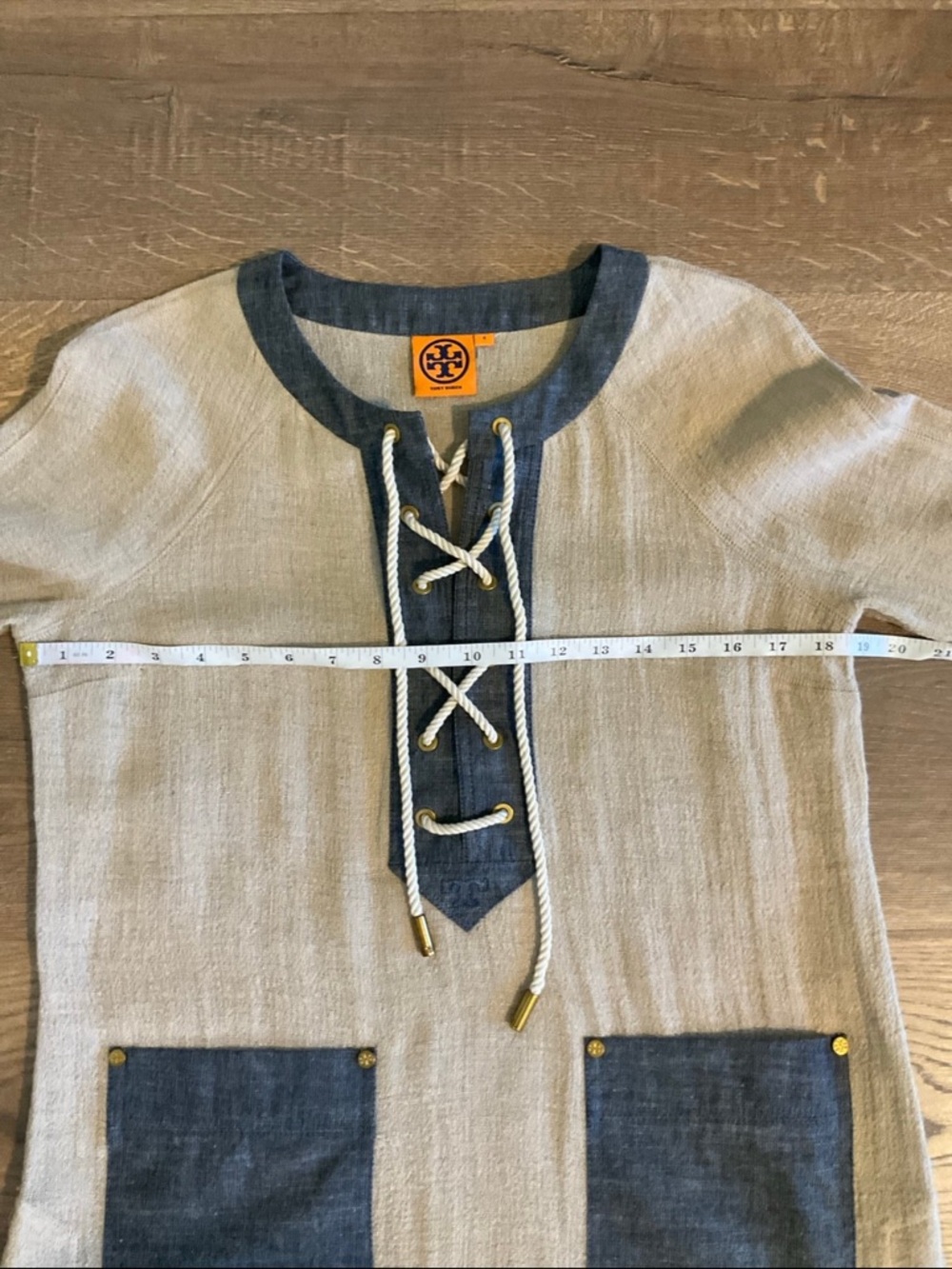 Tory Burch beige linen 3/4 sleeve top with denim accents and lace up front, 6 - Picture 8 of 9